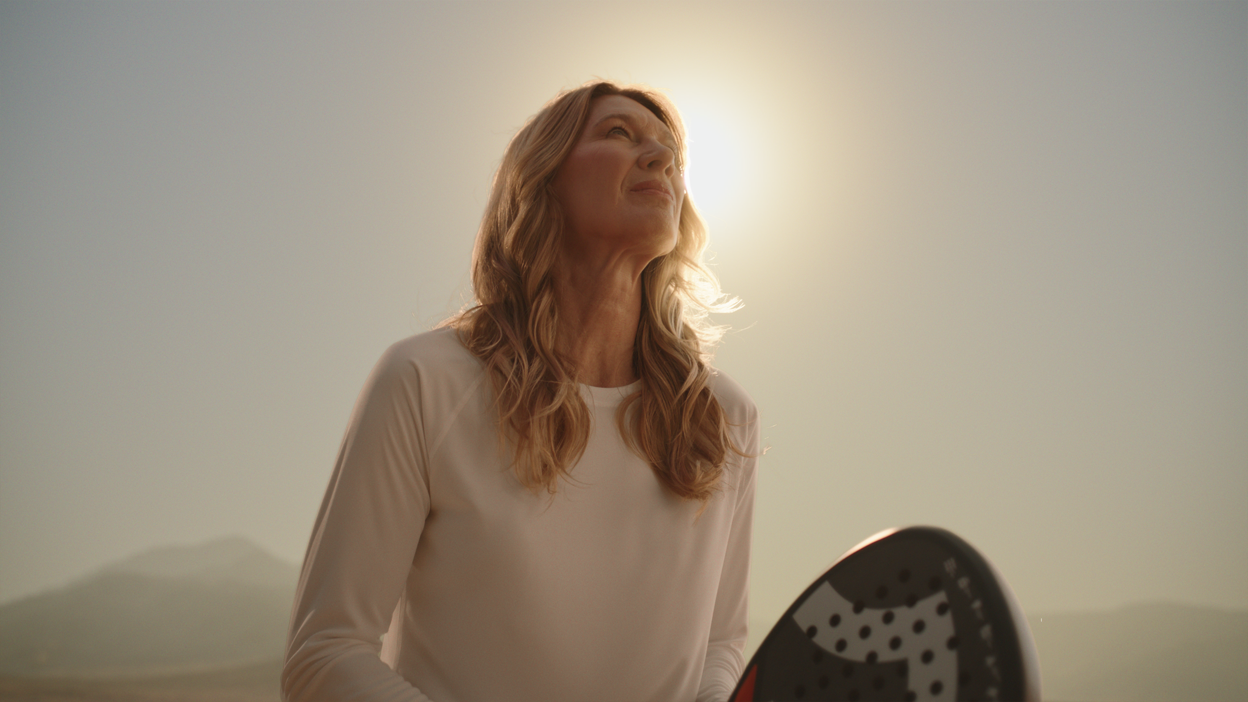 AI-generated - Stefanie Graf in a sports shirt with a padel racket